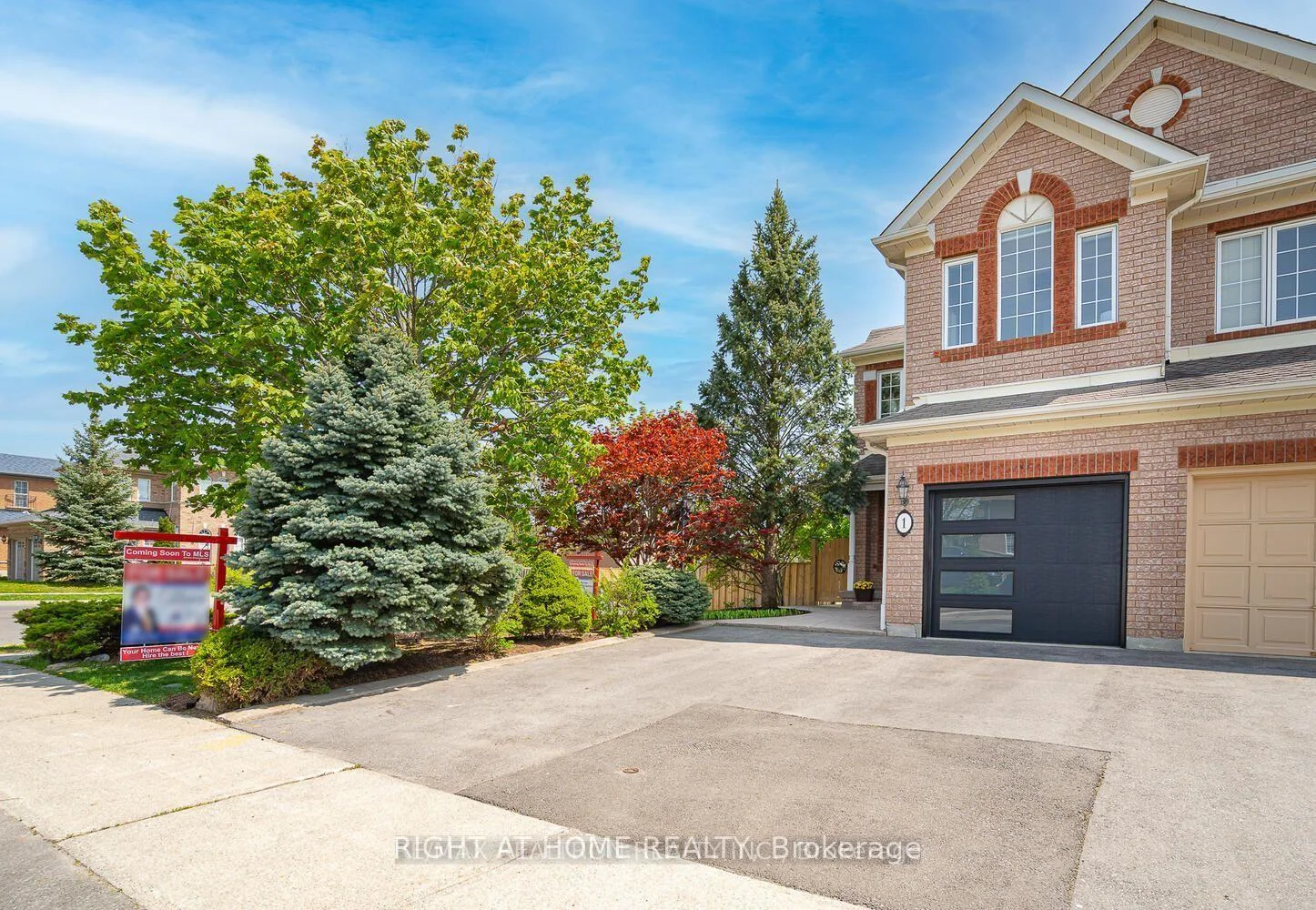Photo 5 of 1 Ridgeway Court, Vaughan, Maple — HOMEH
