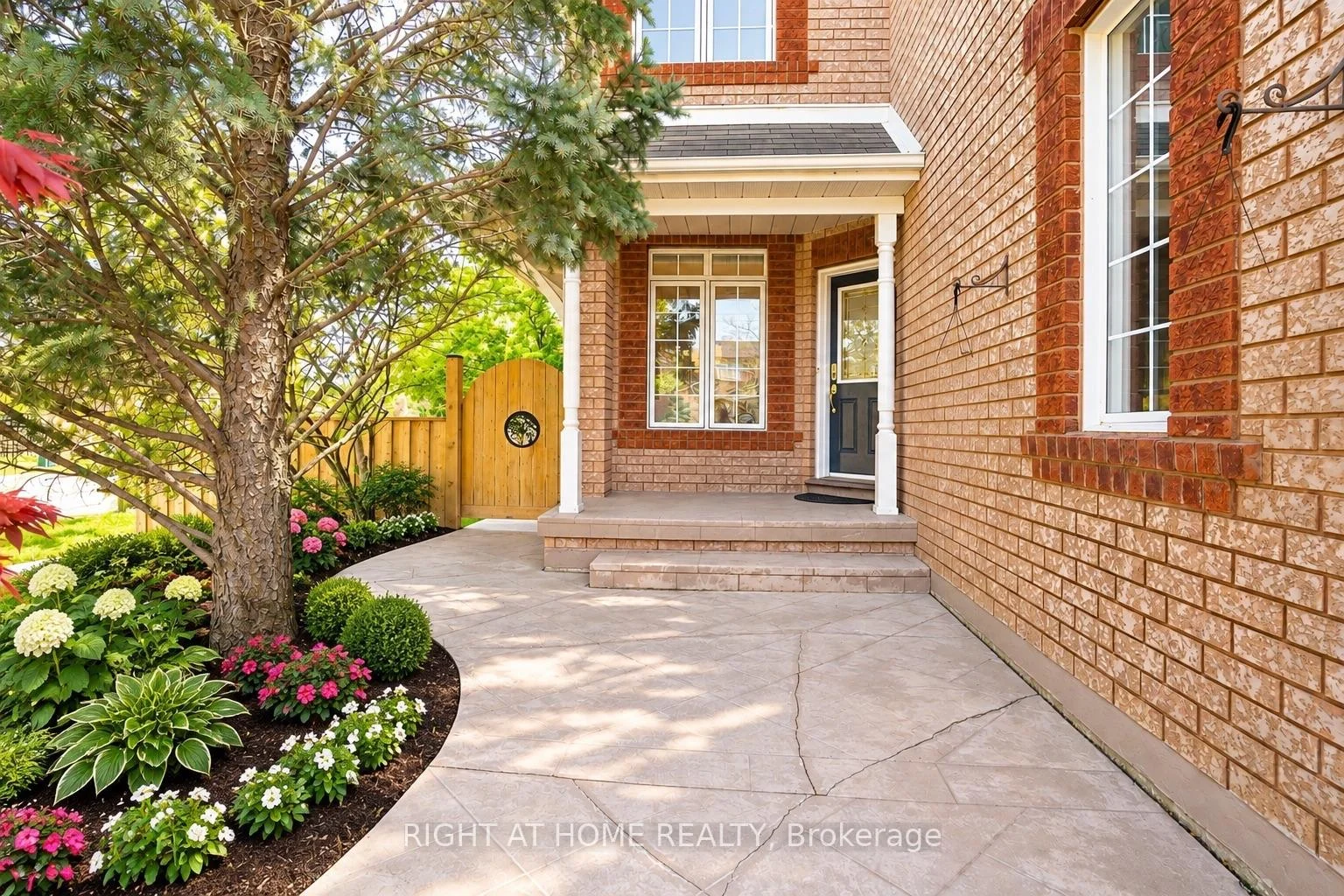 Photo 6 of 1 Ridgeway Court, Vaughan, Maple — HOMEH