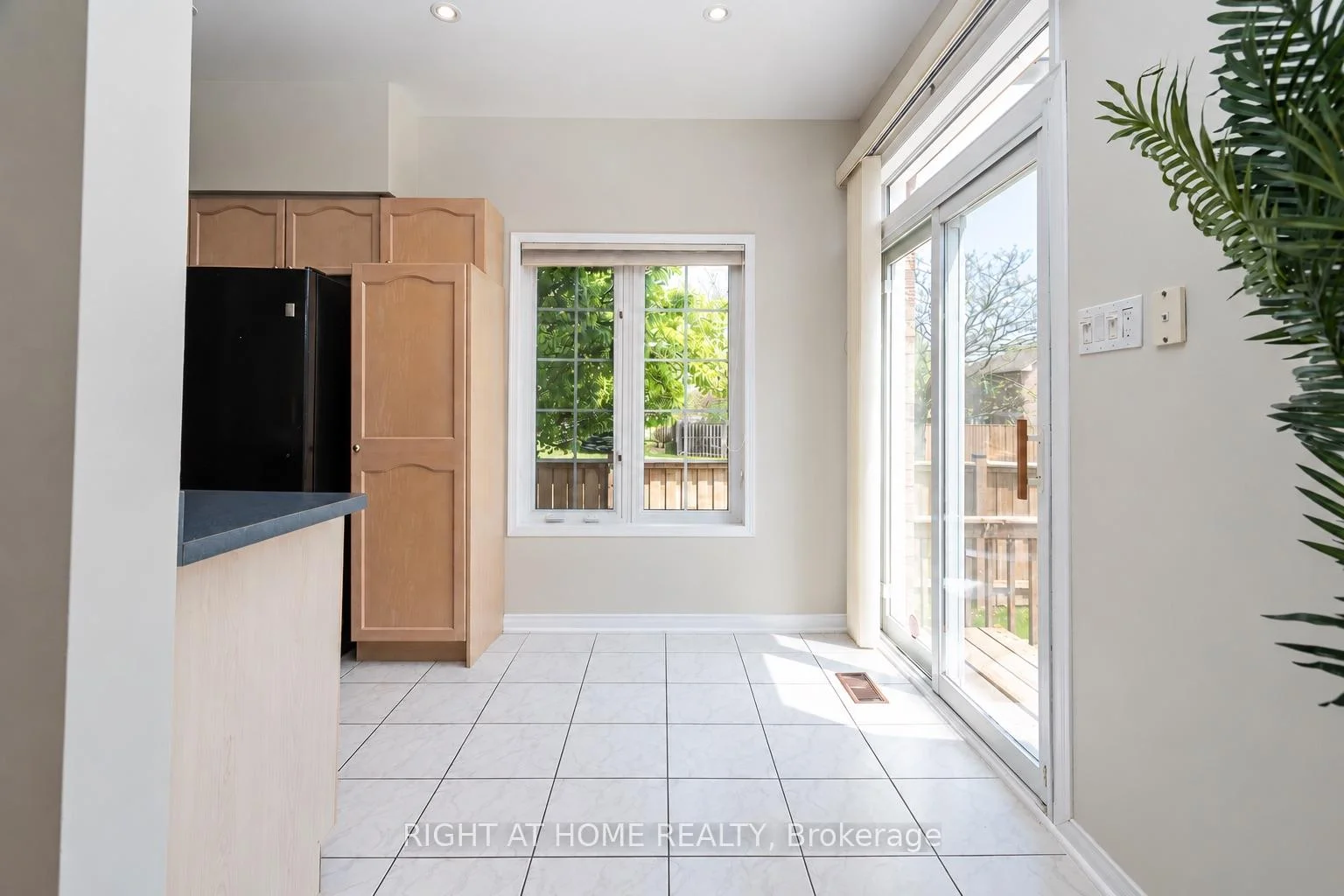 Photo 16 of 1 Ridgeway Court, Vaughan, Maple — HOMEH