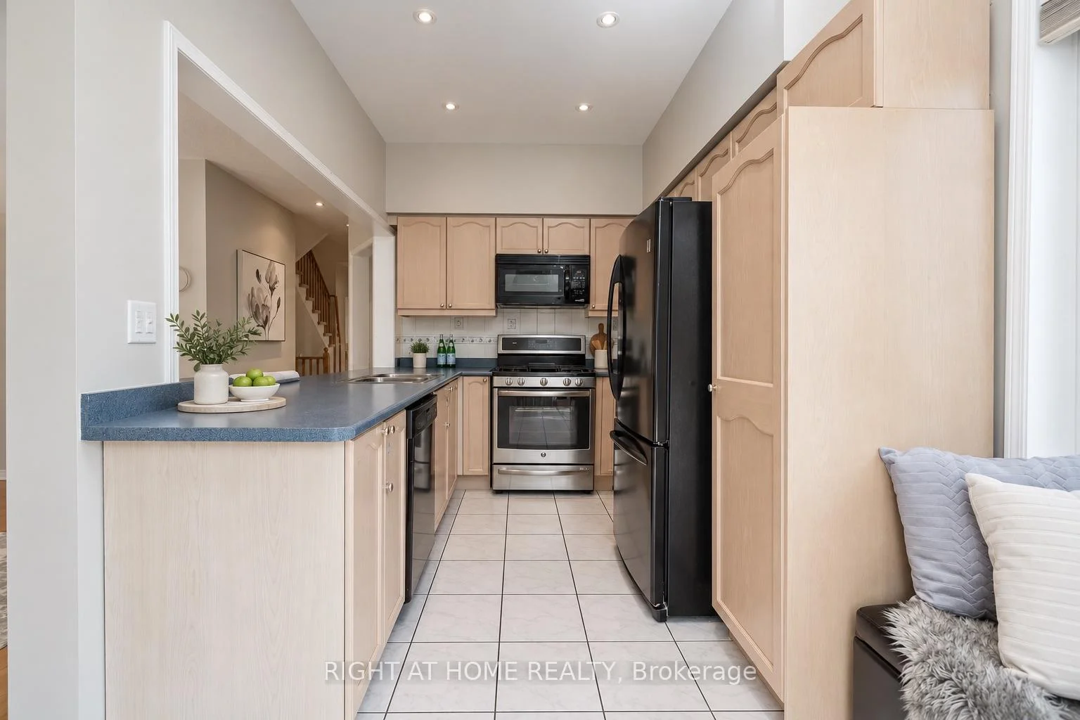 Photo 19 of 1 Ridgeway Court, Vaughan, Maple — HOMEH