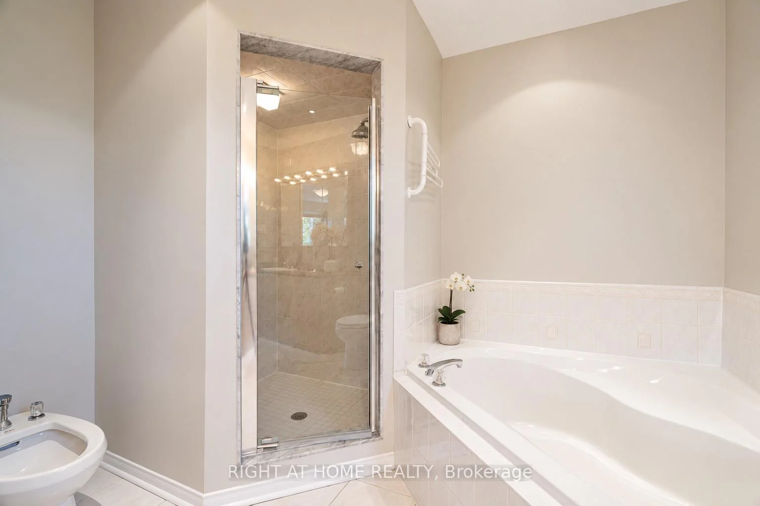 Photo 43 of 1 Ridgeway Court, Vaughan, Maple — HOMEH
