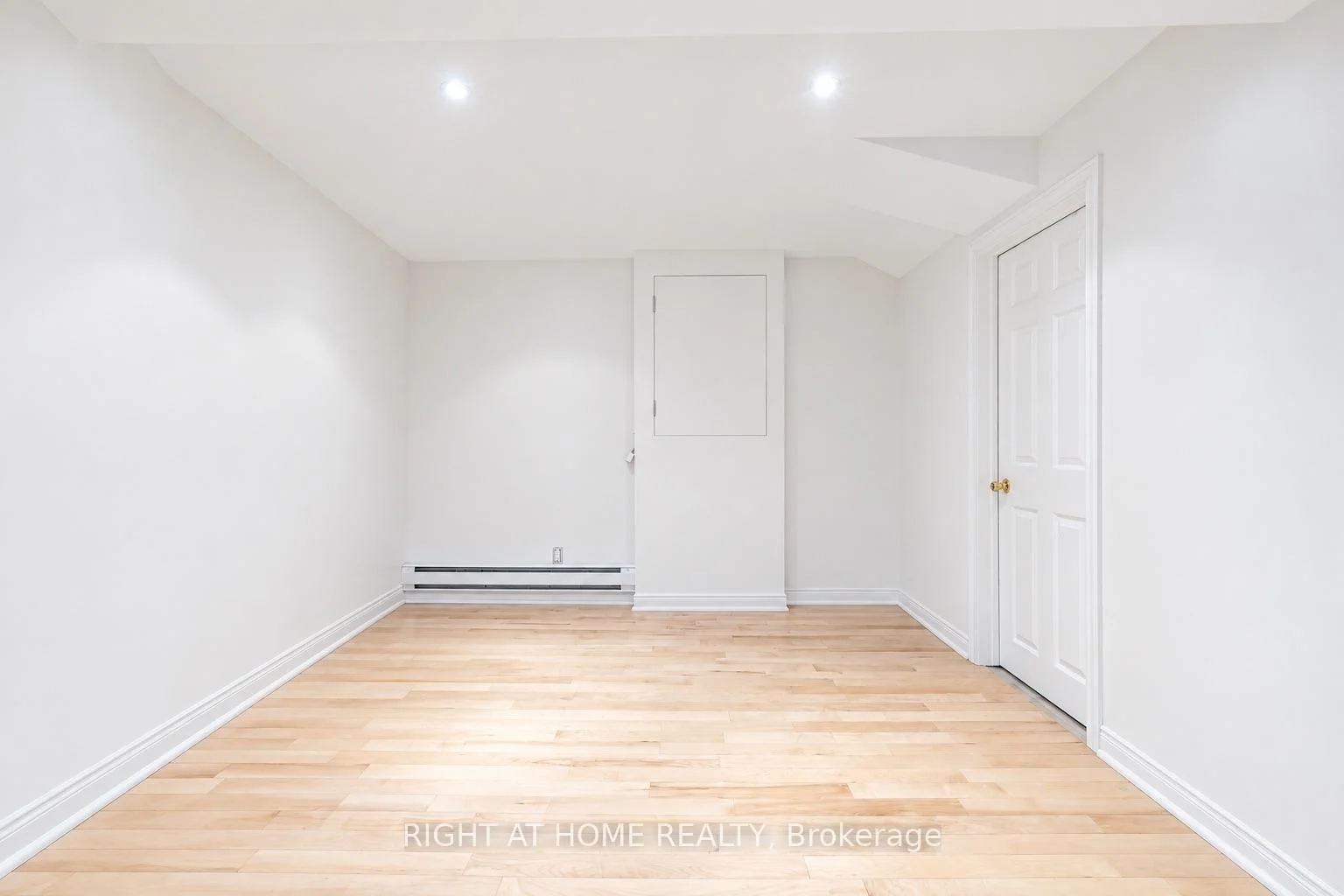 Photo 47 of 1 Ridgeway Court, Vaughan, Maple — HOMEH