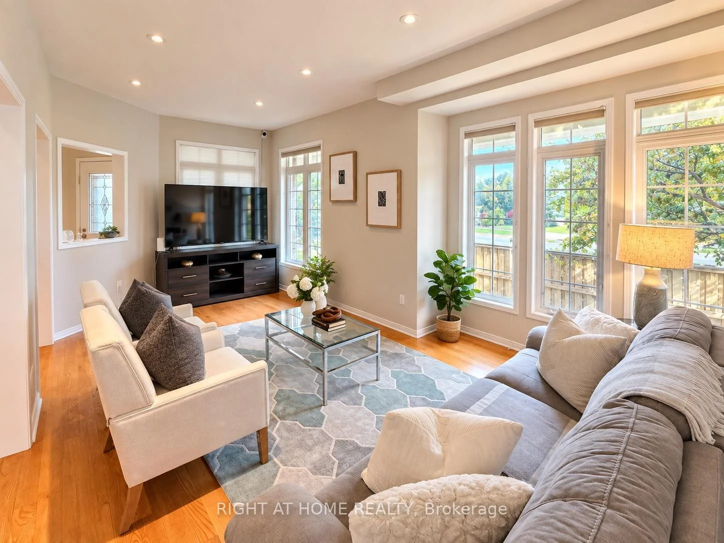 Photo 11 of 1 Ridgeway Court, Vaughan, Maple — HOMEH