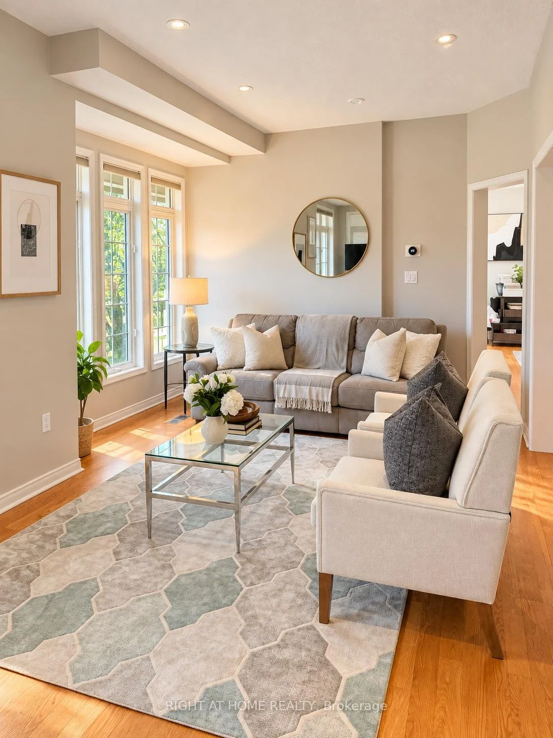 Photo 14 of 1 Ridgeway Court, Vaughan, Maple — HOMEH