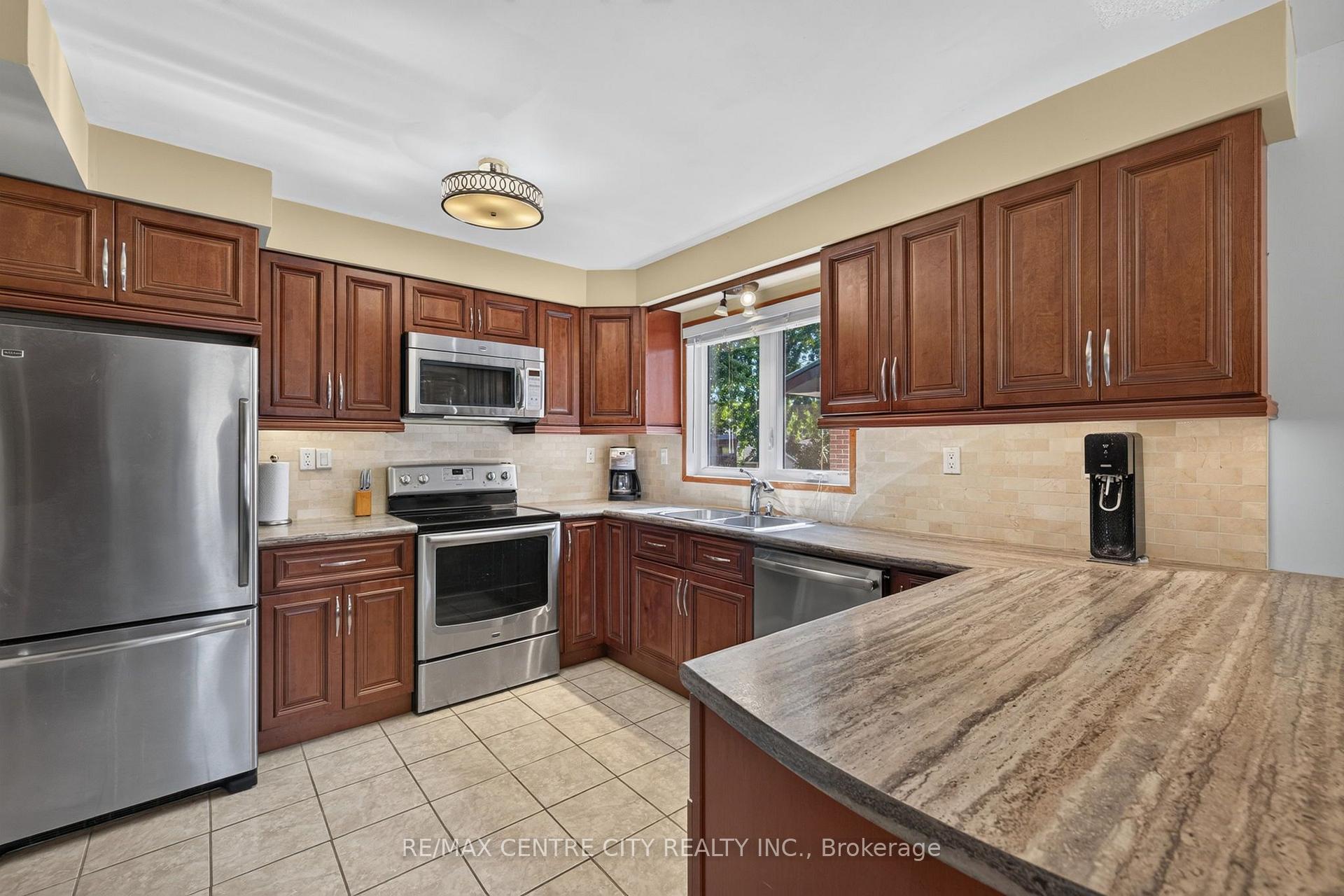 Photo 8 of 59 Westgate Avenue, Strathroy-Caradoc, SW — HOMEH