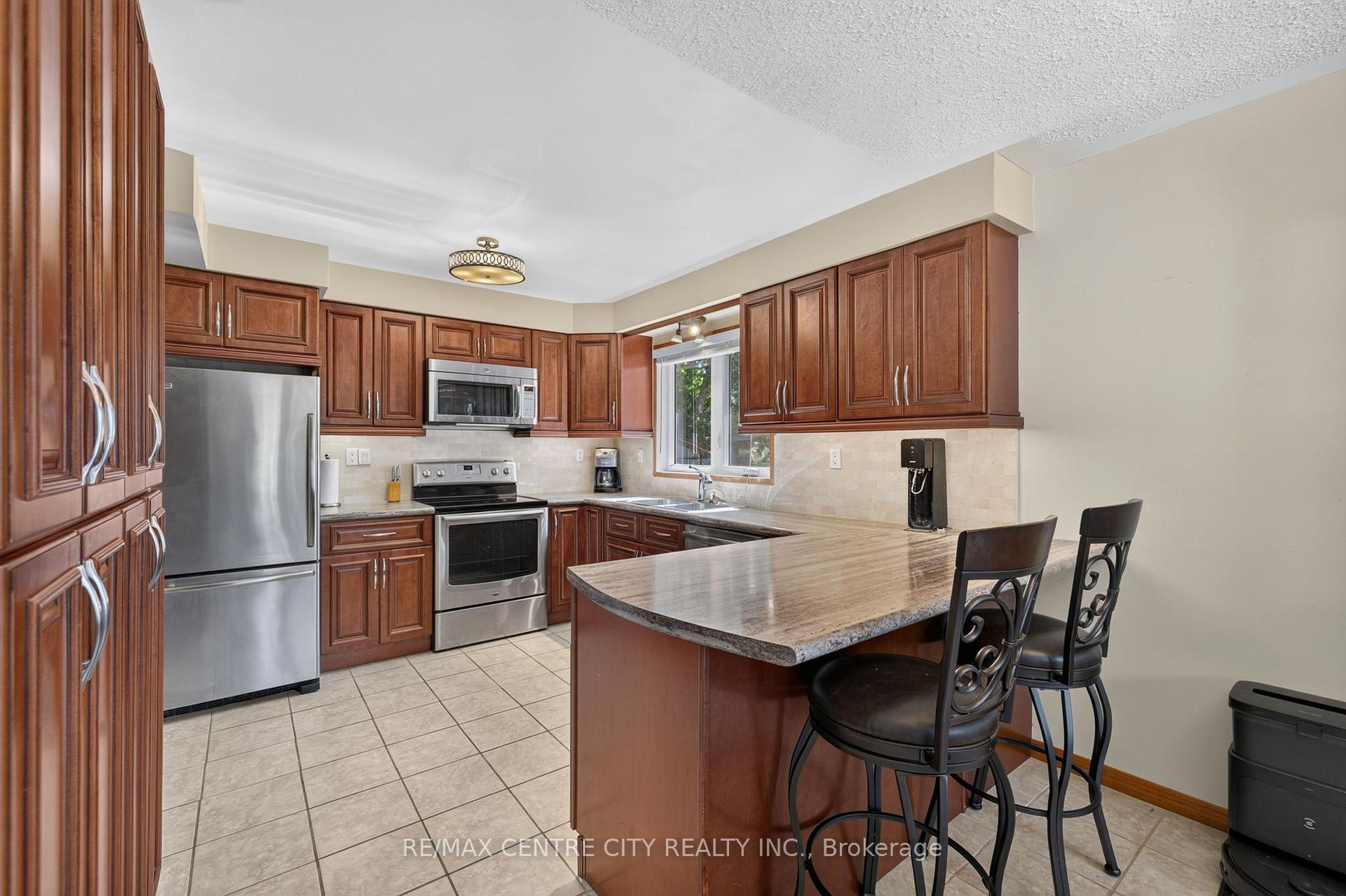 Photo 9 of 59 Westgate Avenue, Strathroy-Caradoc, SW — HOMEH