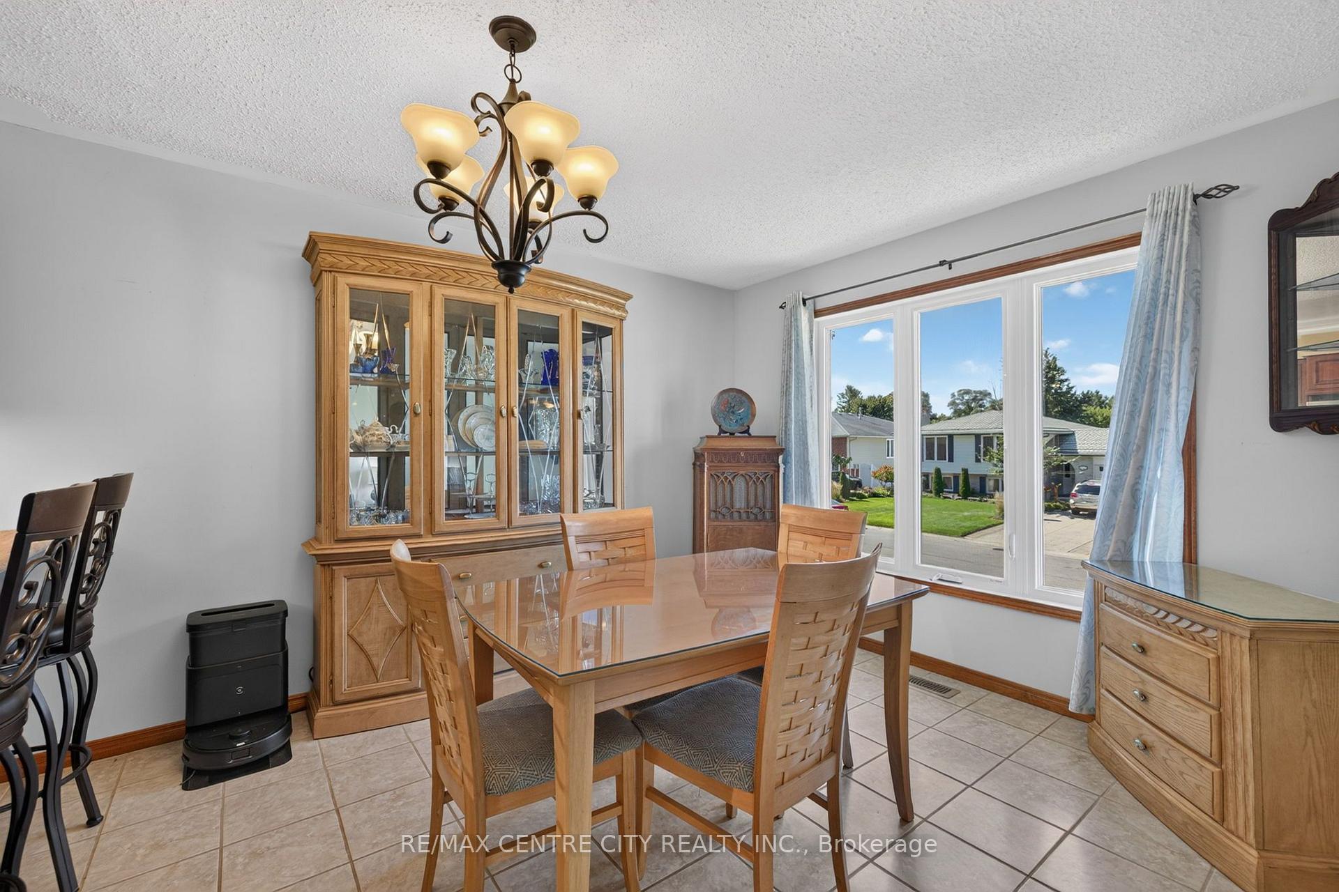 Photo 12 of 59 Westgate Avenue, Strathroy-Caradoc, SW — HOMEH