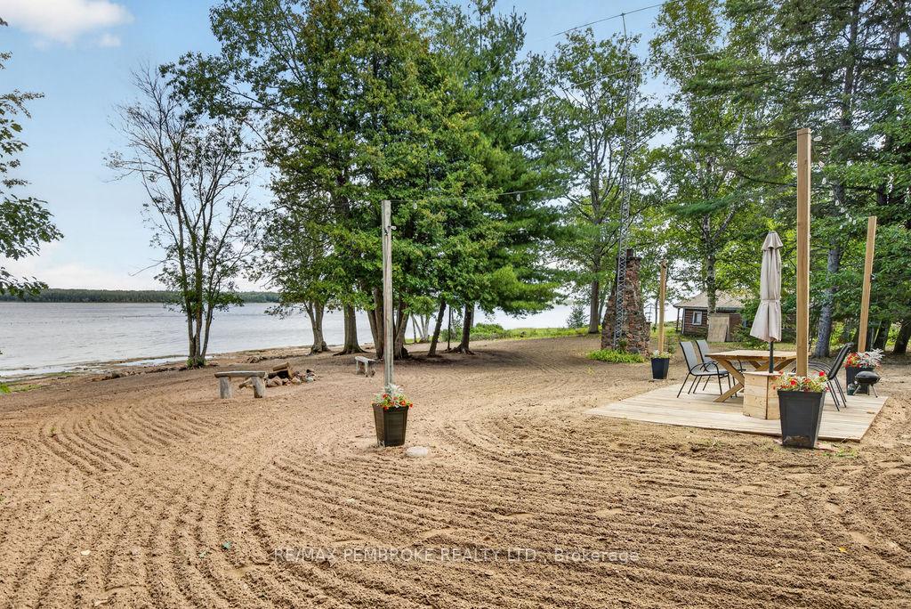 Photo 3 of 141 Sullivan Point Road, Laurentian Valley, Laurentian Valley — HOMEH