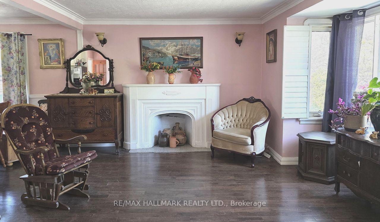 Photo 3 of 115 Lankin Boulevard, Toronto, East York — HOMEH
