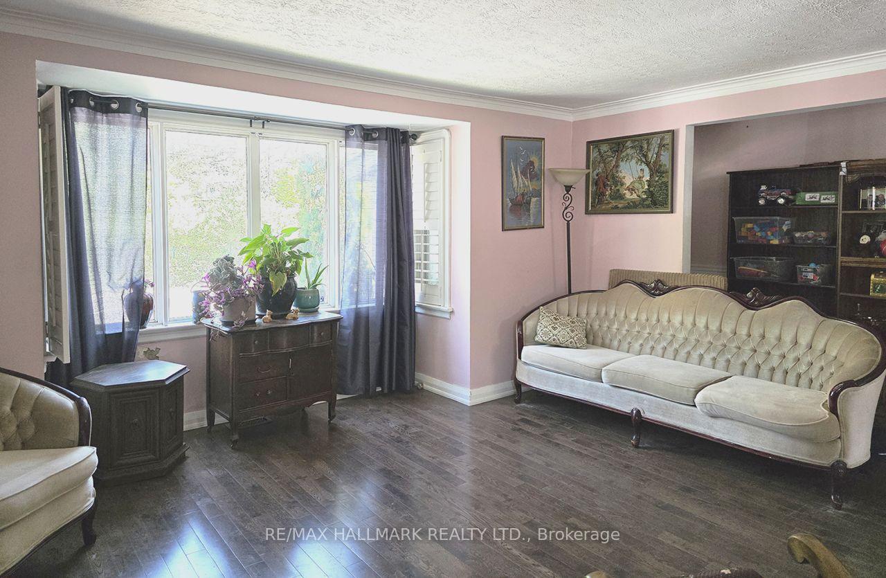 Photo 4 of 115 Lankin Boulevard, Toronto, East York — HOMEH