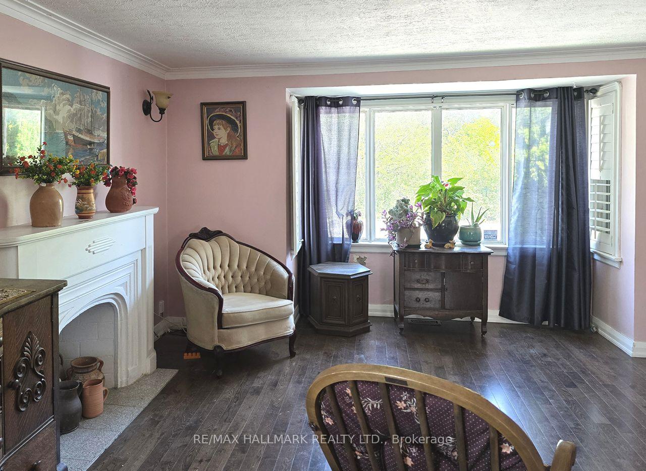 Photo 5 of 115 Lankin Boulevard, Toronto, East York — HOMEH