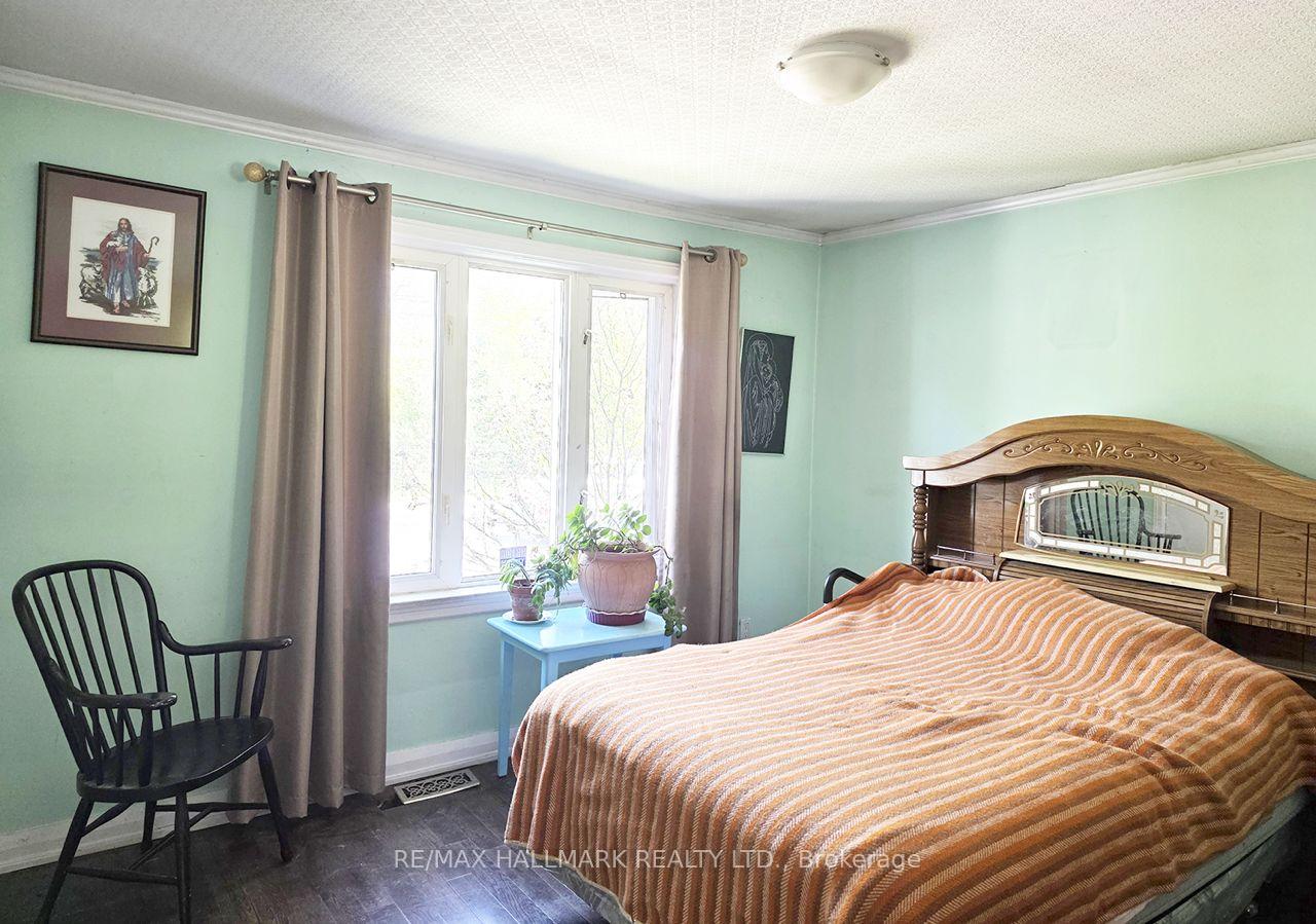 Photo 7 of 115 Lankin Boulevard, Toronto, East York — HOMEH
