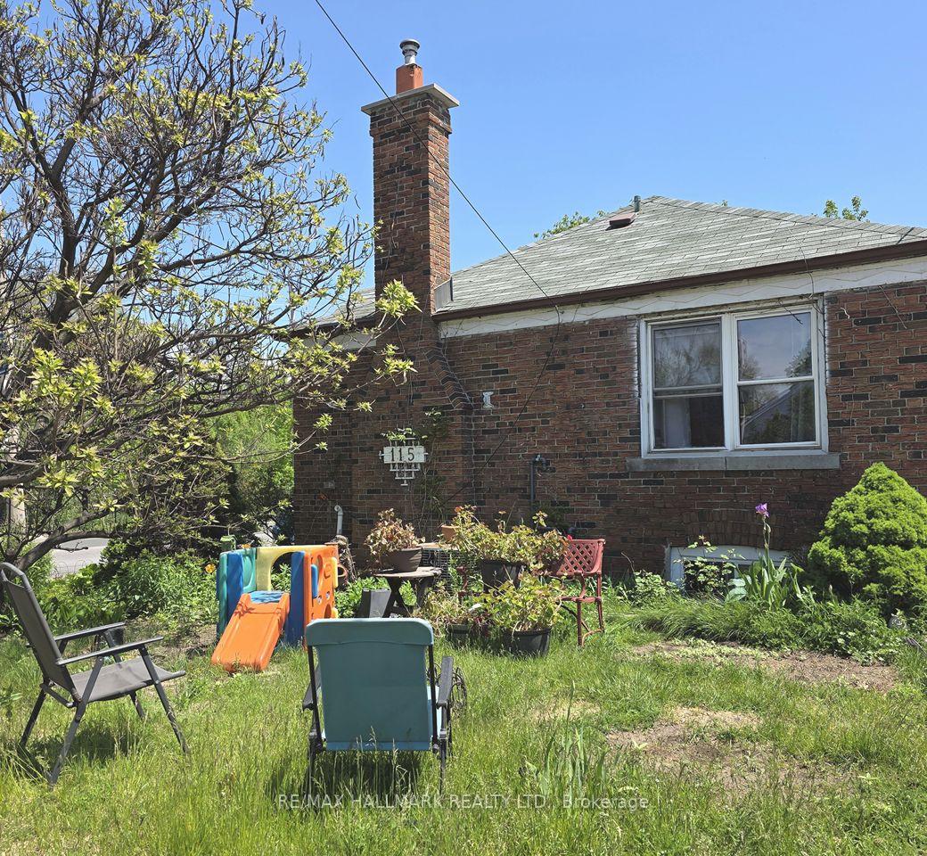 Photo 8 of 115 Lankin Boulevard, Toronto, East York — HOMEH