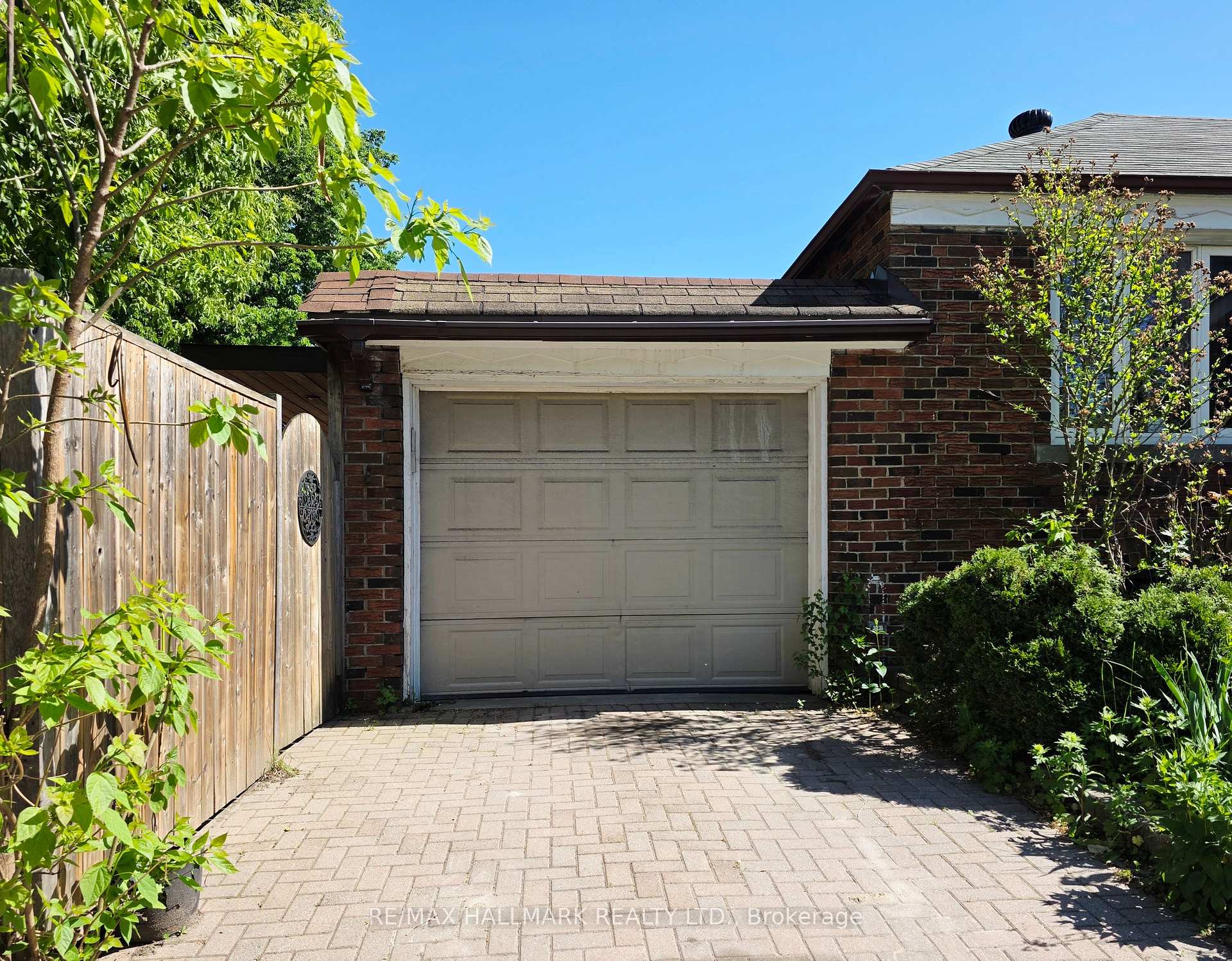 Photo 9 of 115 Lankin Boulevard, Toronto, East York — HOMEH