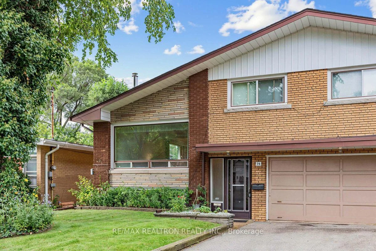 Photo 3 of 74 Lunness Road, Etobicoke, Alderwood — HOMEH
