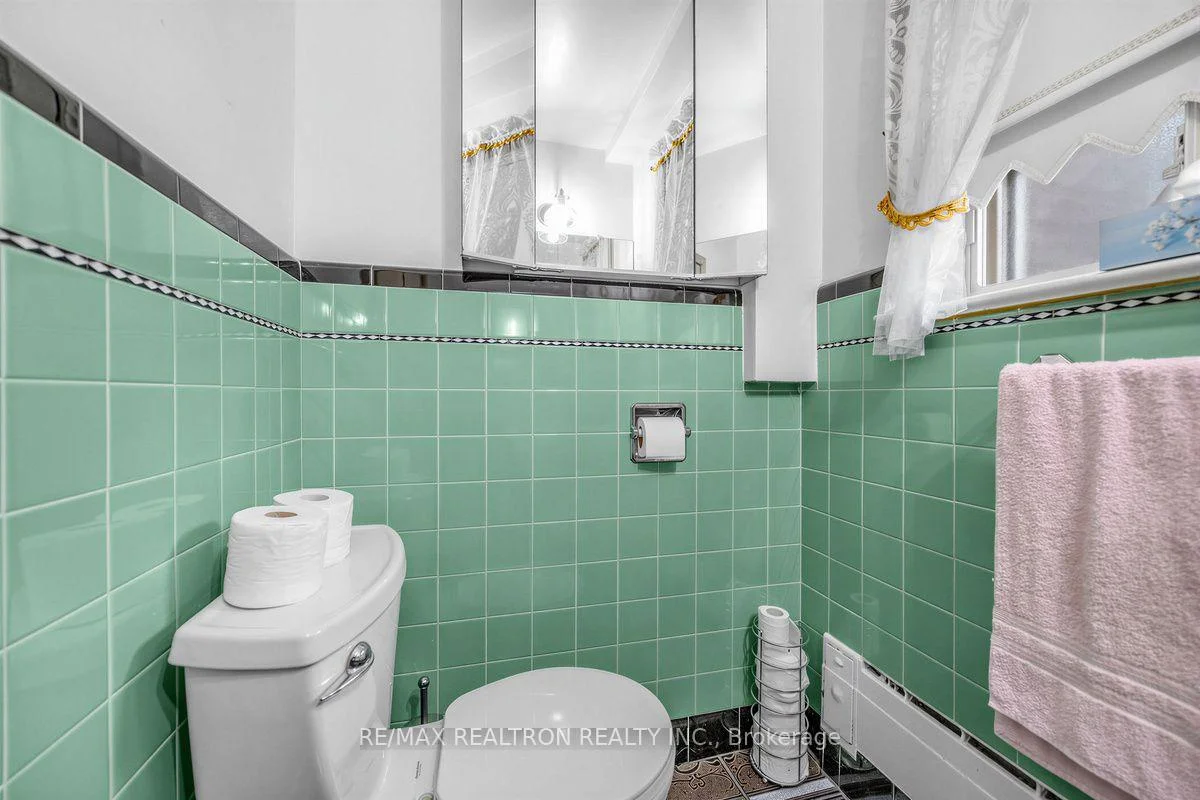 Photo 7 of 74 Lunness Road, Etobicoke, Alderwood — HOMEH