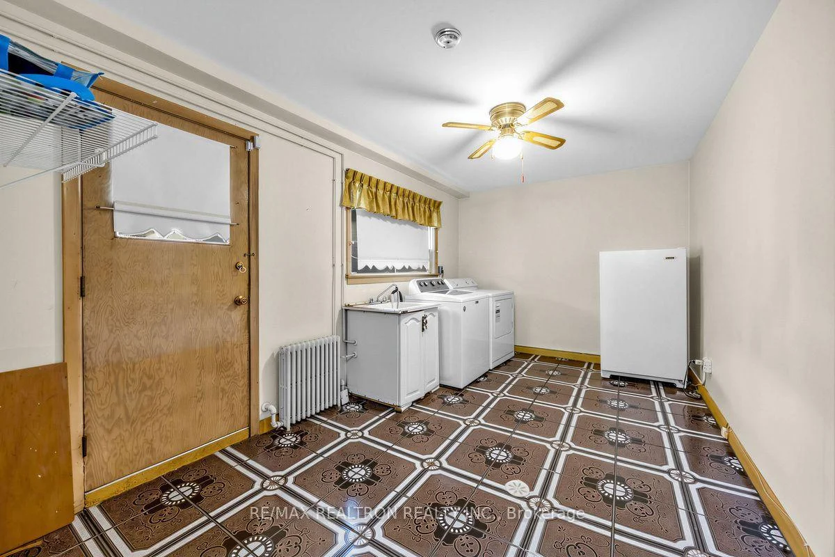 Photo 8 of 74 Lunness Road, Etobicoke, Alderwood — HOMEH