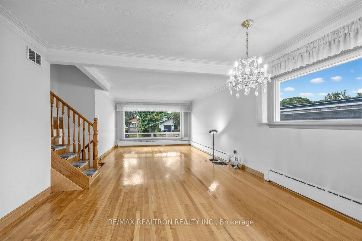 Photo 9 of 74 Lunness Road, Etobicoke, Alderwood — HOMEH