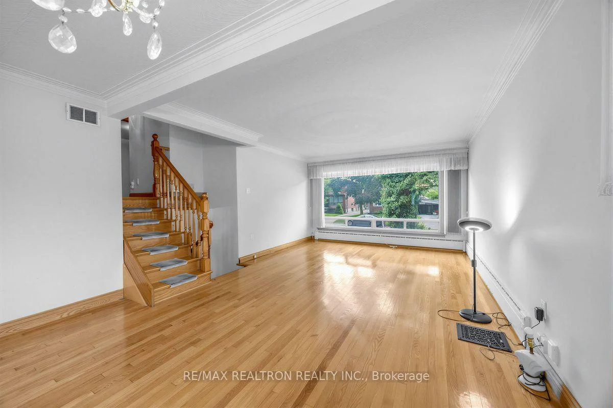 Photo 10 of 74 Lunness Road, Etobicoke, Alderwood — HOMEH