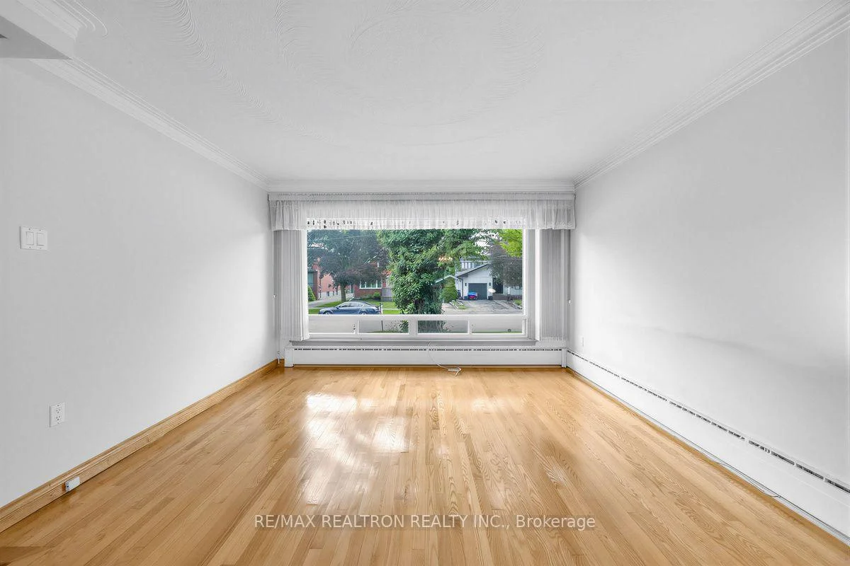 Photo 11 of 74 Lunness Road, Etobicoke, Alderwood — HOMEH