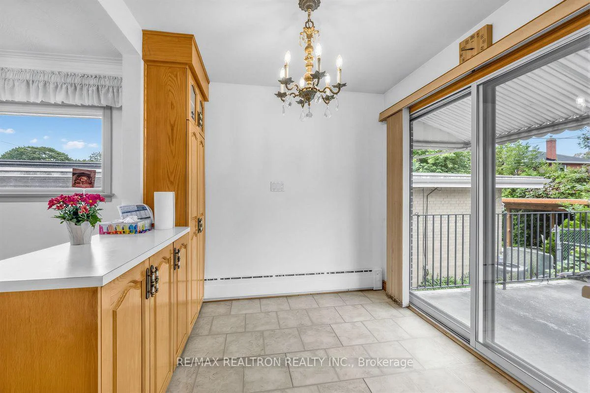 Photo 17 of 74 Lunness Road, Etobicoke, Alderwood — HOMEH