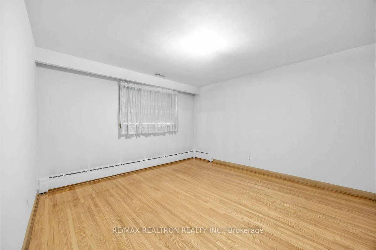 Photo 18 of 74 Lunness Road, Etobicoke, Alderwood — HOMEH