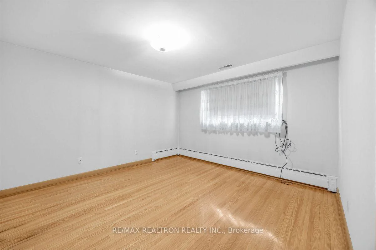 Photo 19 of 74 Lunness Road, Etobicoke, Alderwood — HOMEH