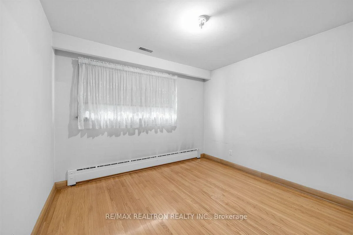 Photo 20 of 74 Lunness Road, Etobicoke, Alderwood — HOMEH