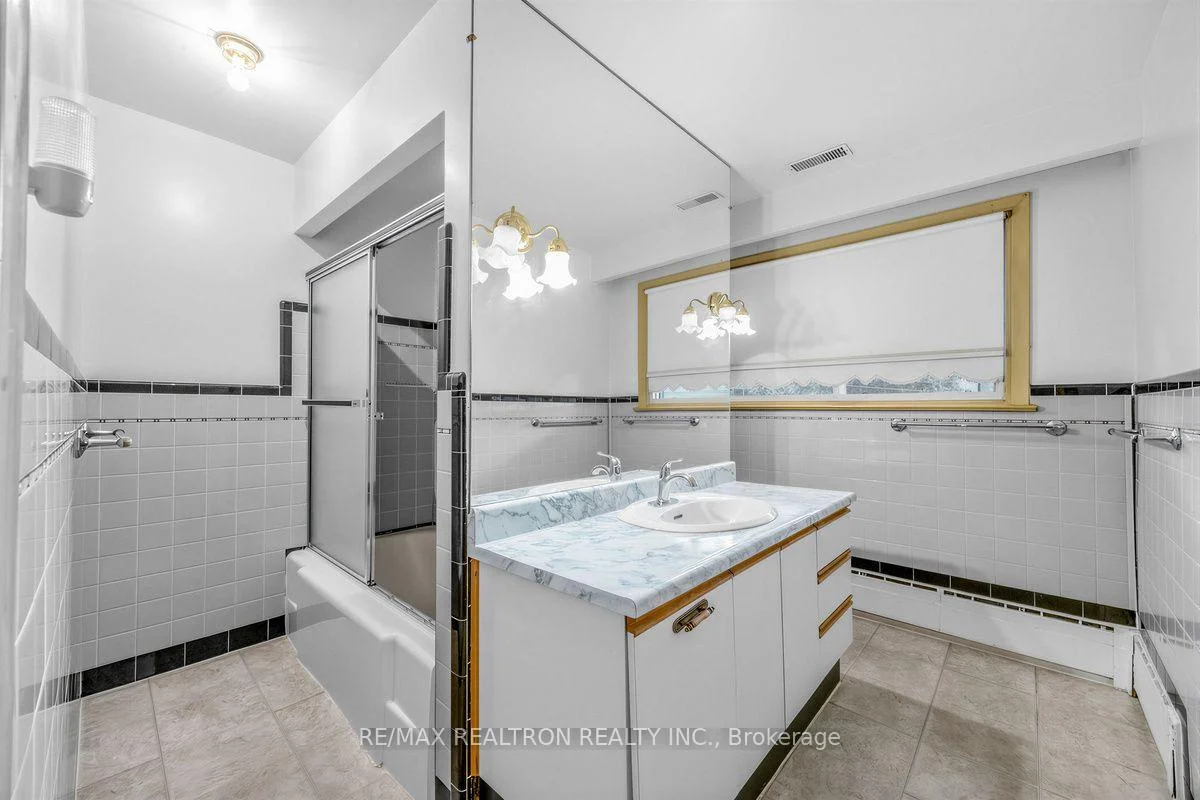 Photo 21 of 74 Lunness Road, Etobicoke, Alderwood — HOMEH