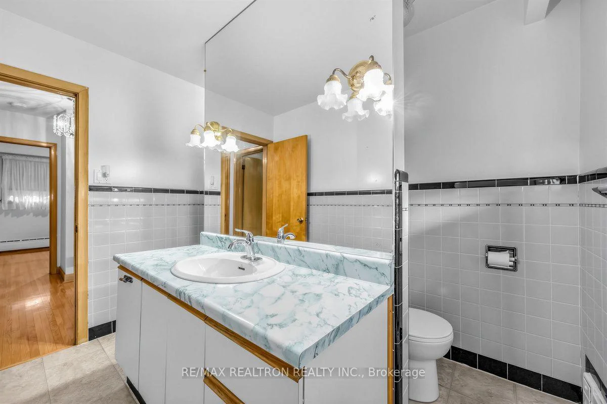 Photo 22 of 74 Lunness Road, Etobicoke, Alderwood — HOMEH