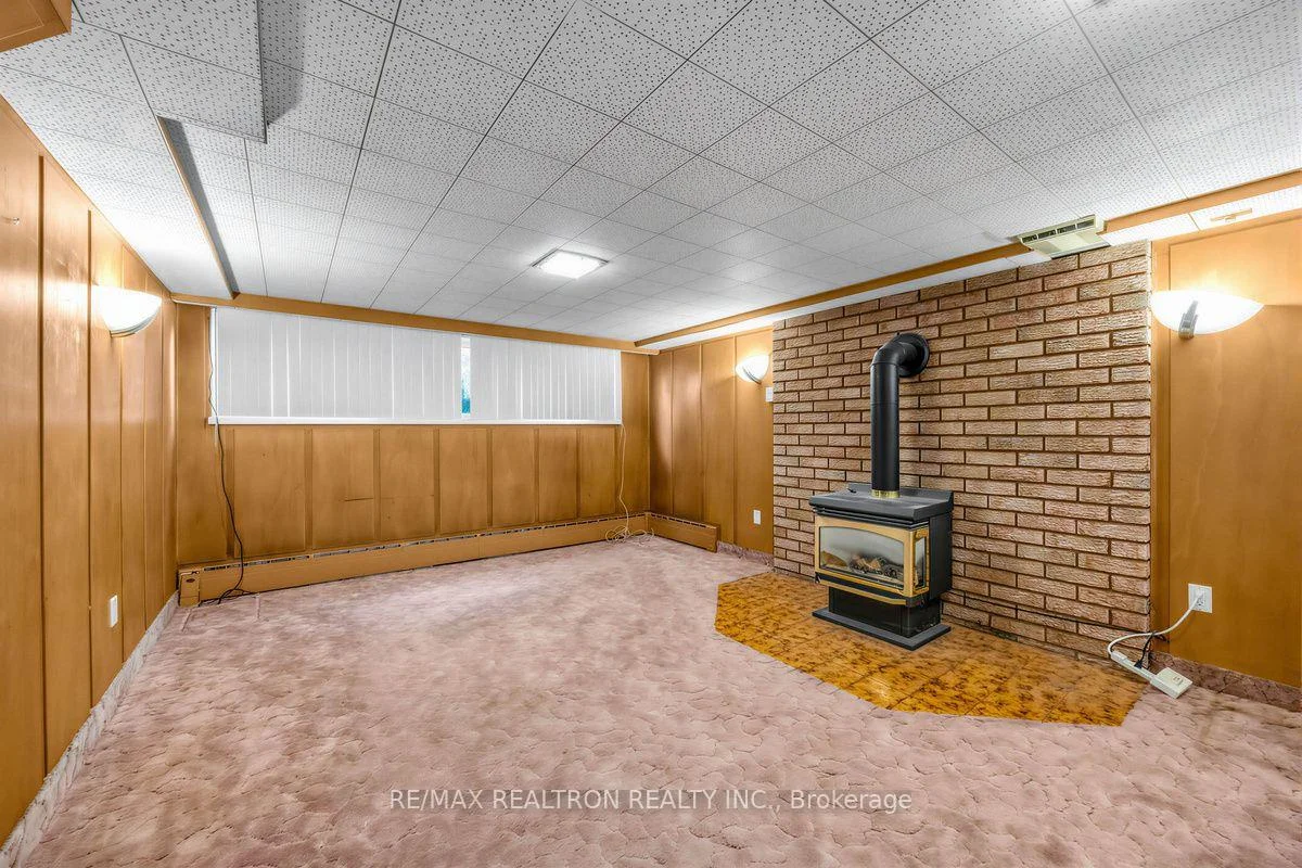 Photo 23 of 74 Lunness Road, Etobicoke, Alderwood — HOMEH