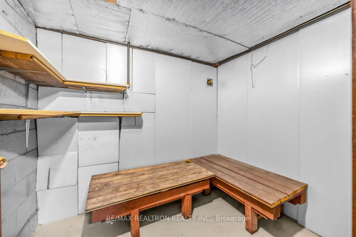 Photo 28 of 74 Lunness Road, Etobicoke, Alderwood — HOMEH