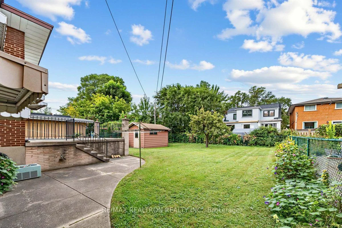 Photo 29 of 74 Lunness Road, Etobicoke, Alderwood — HOMEH