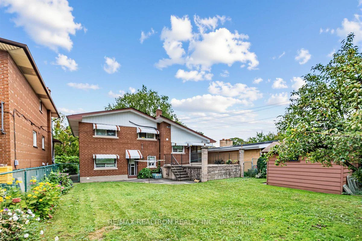 Photo 30 of 74 Lunness Road, Etobicoke, Alderwood — HOMEH