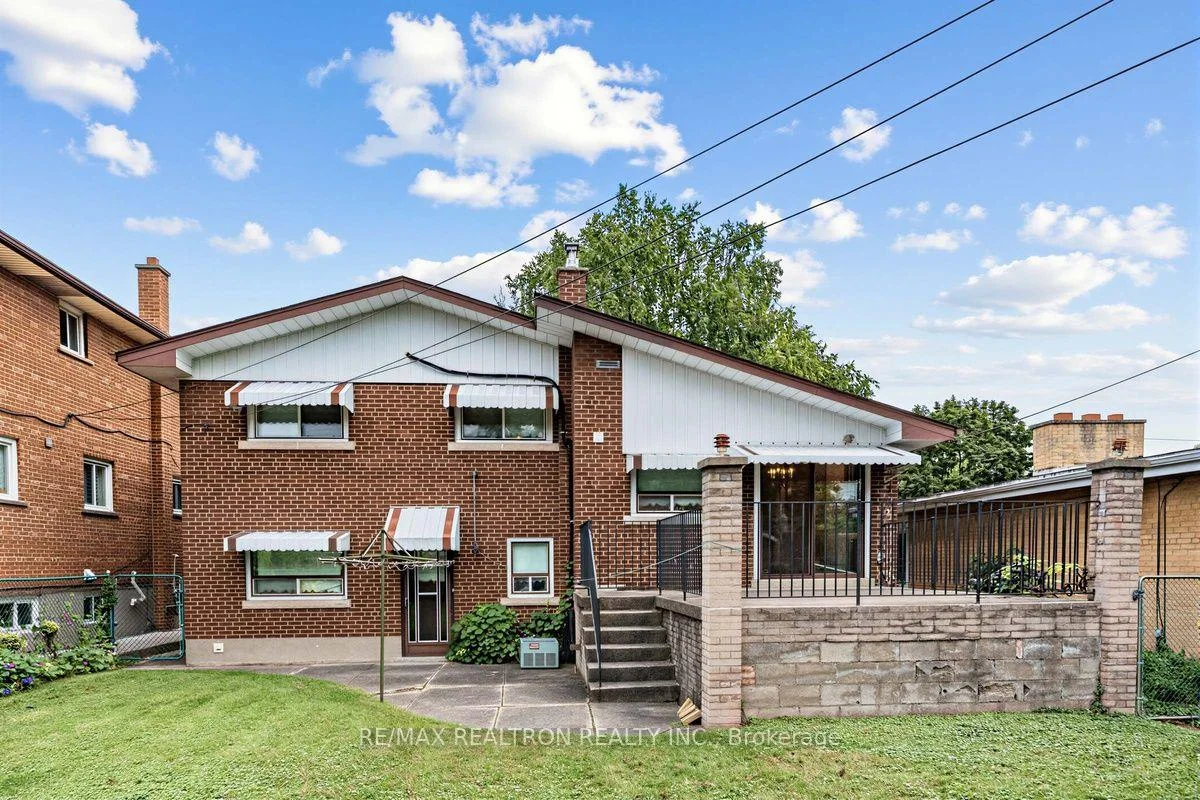 Photo 31 of 74 Lunness Road, Etobicoke, Alderwood — HOMEH