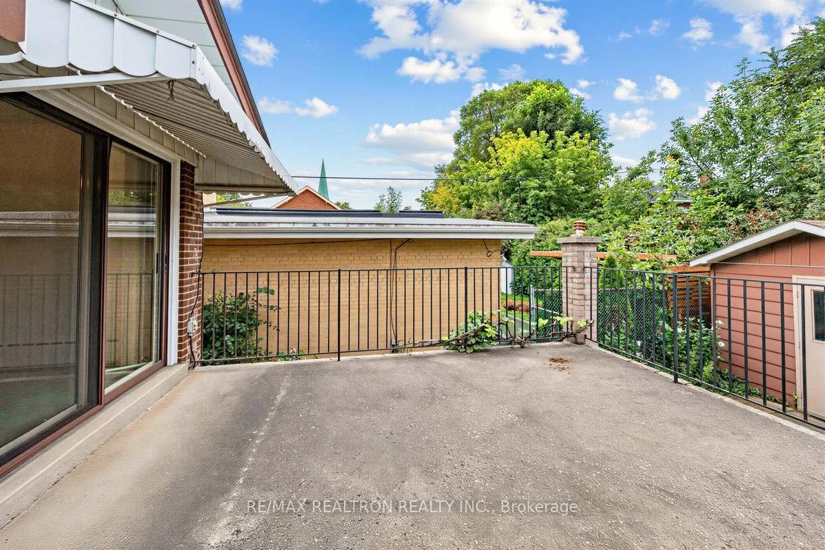 Photo 33 of 74 Lunness Road, Etobicoke, Alderwood — HOMEH