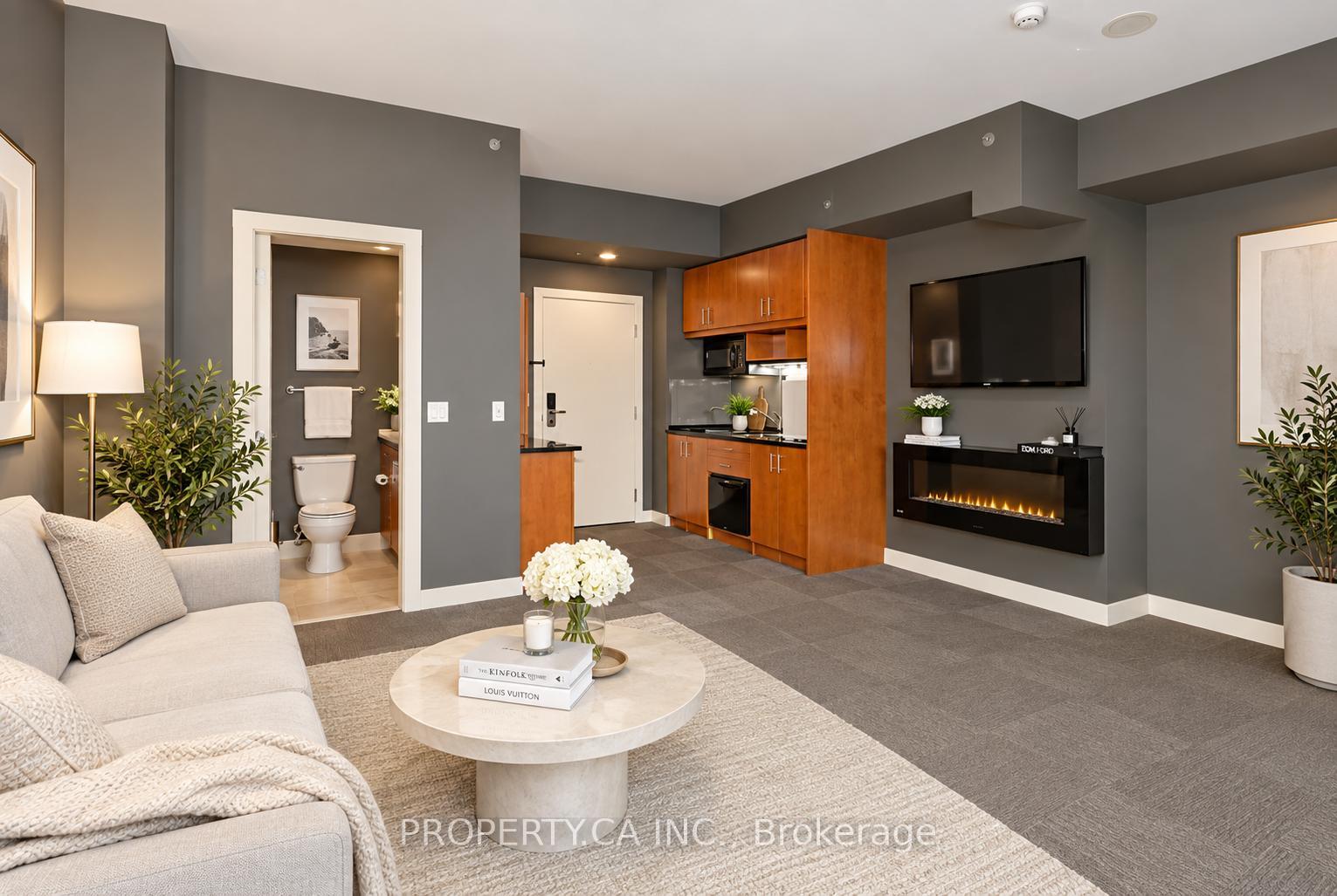 Photo 3 of Unit 3708, 1 King Street W, Toronto, Bay Street Corridor — HOMEH