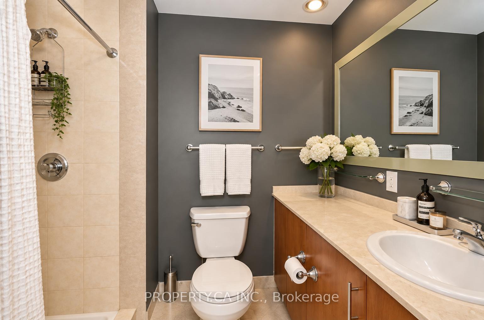 Photo 4 of Unit 3708, 1 King Street W, Toronto, Bay Street Corridor — HOMEH