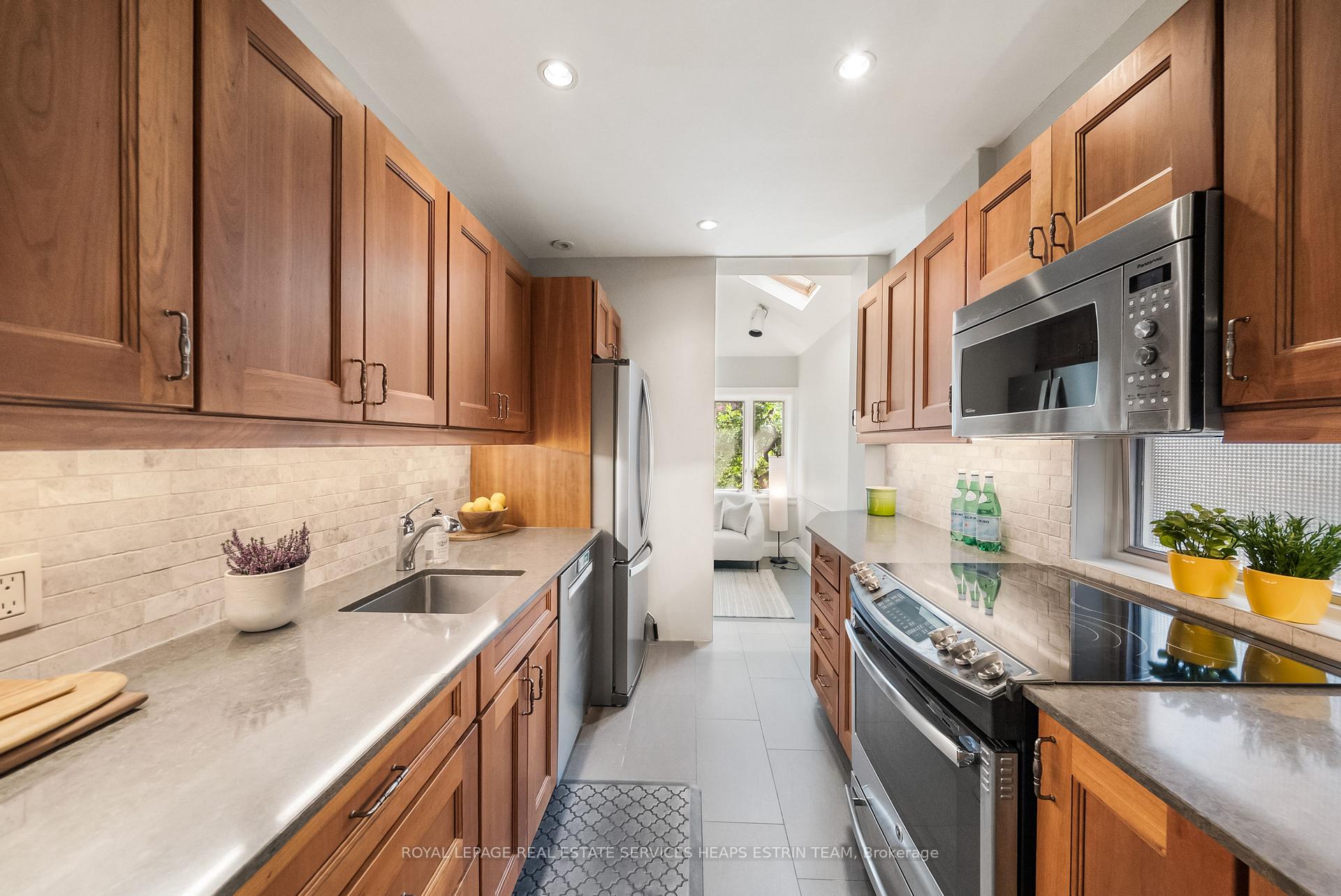 Photo 21 of 106 Colin Avenue, Toronto, Yonge-Eglinton — HOMEH