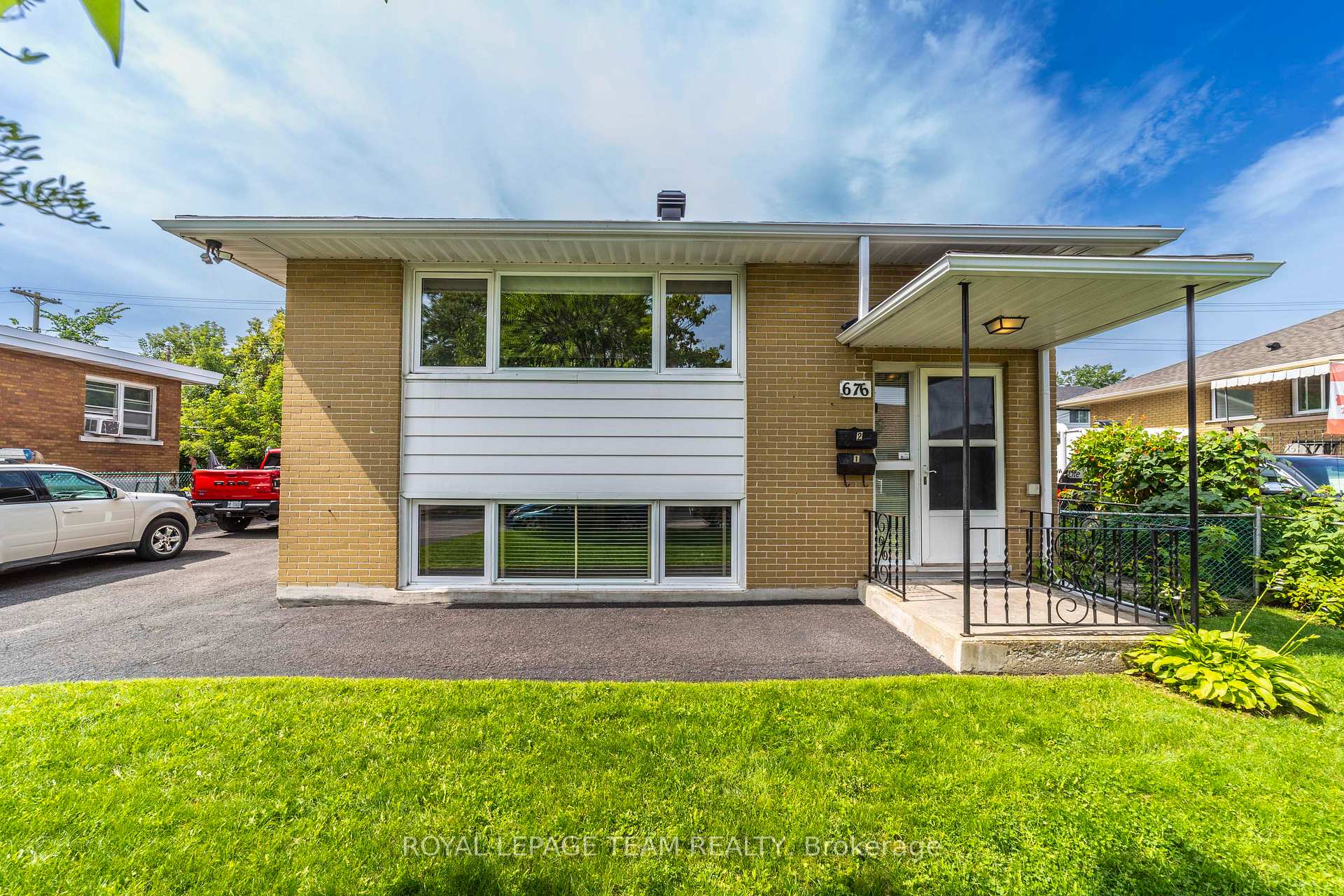 Photo 2 of 676 Borthwick Avenue, Ottawa, Castle Heights/Rideau High — HOMEH