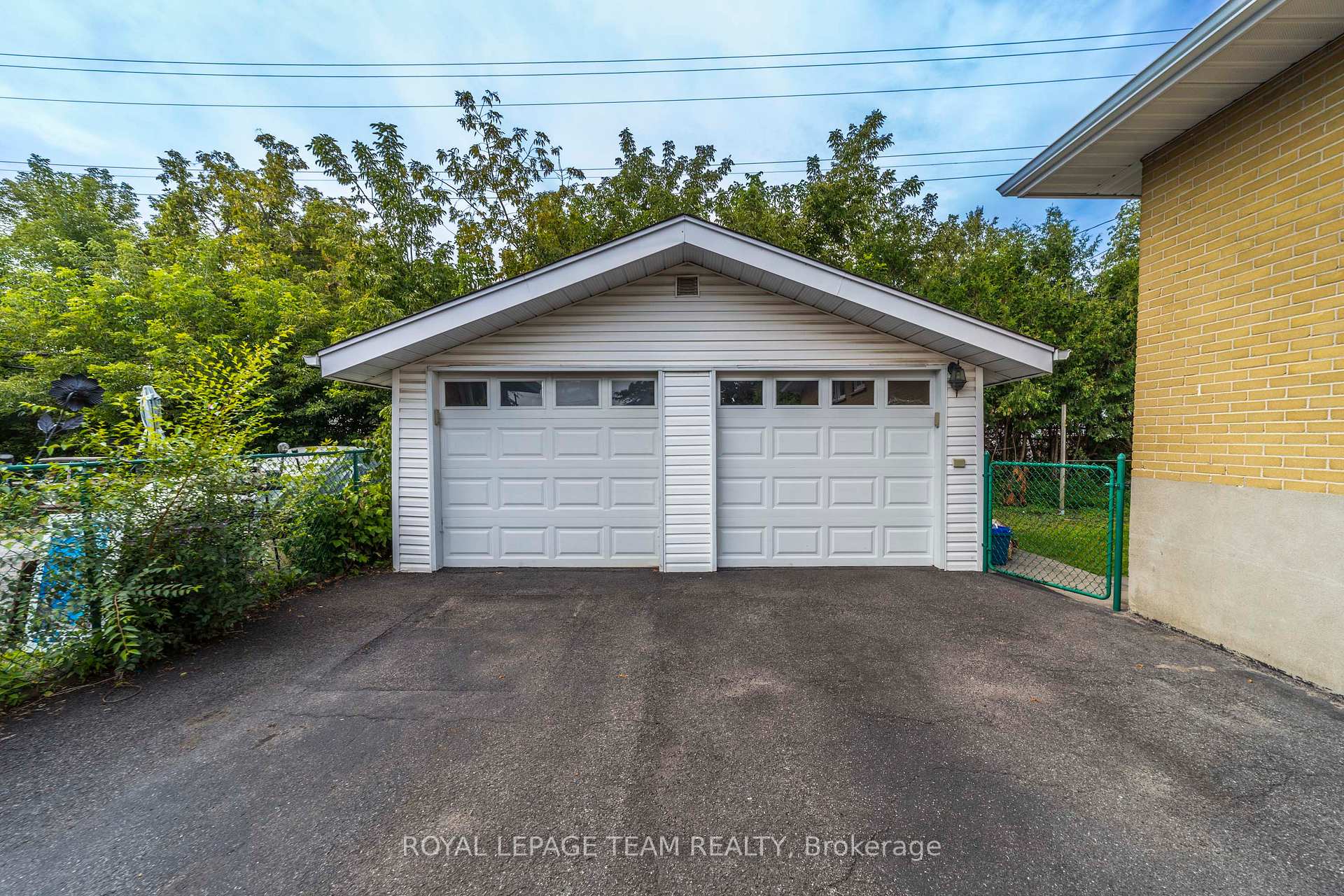 Photo 5 of 676 Borthwick Avenue, Ottawa, Castle Heights/Rideau High — HOMEH