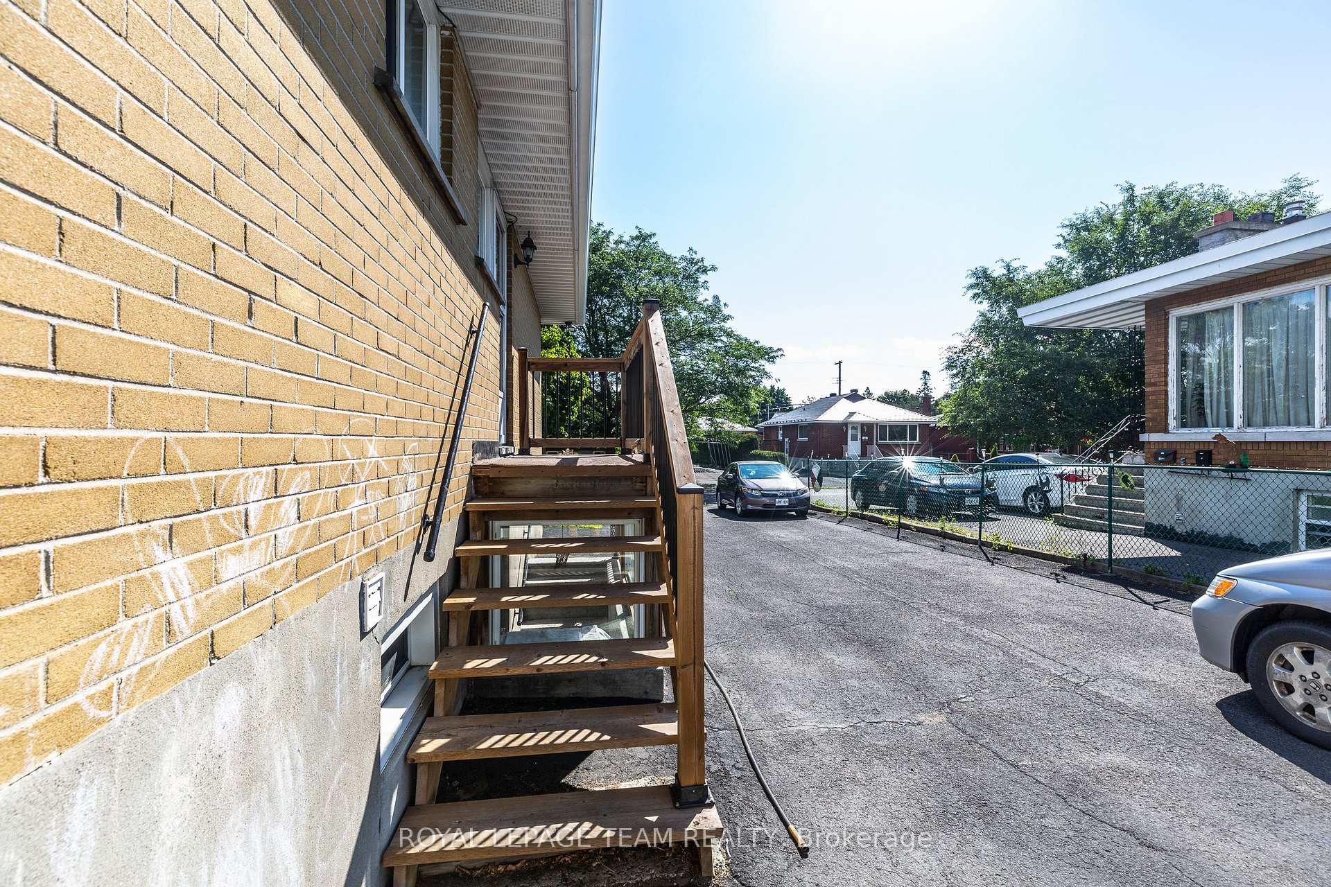 Photo 4 of 676 Borthwick Avenue, Ottawa, Castle Heights/Rideau High — HOMEH