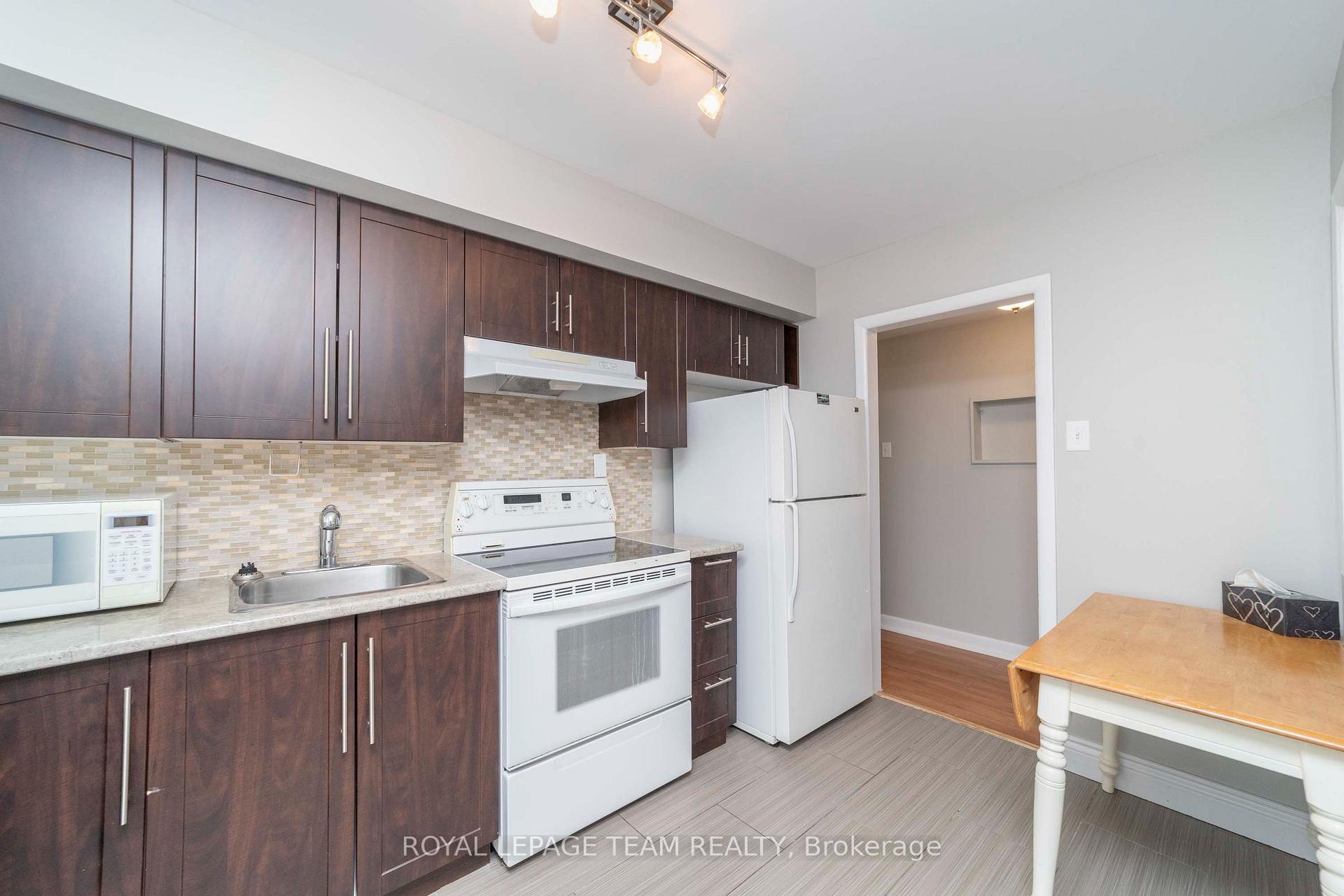 Photo 16 of 676 Borthwick Avenue, Ottawa, Castle Heights/Rideau High — HOMEH