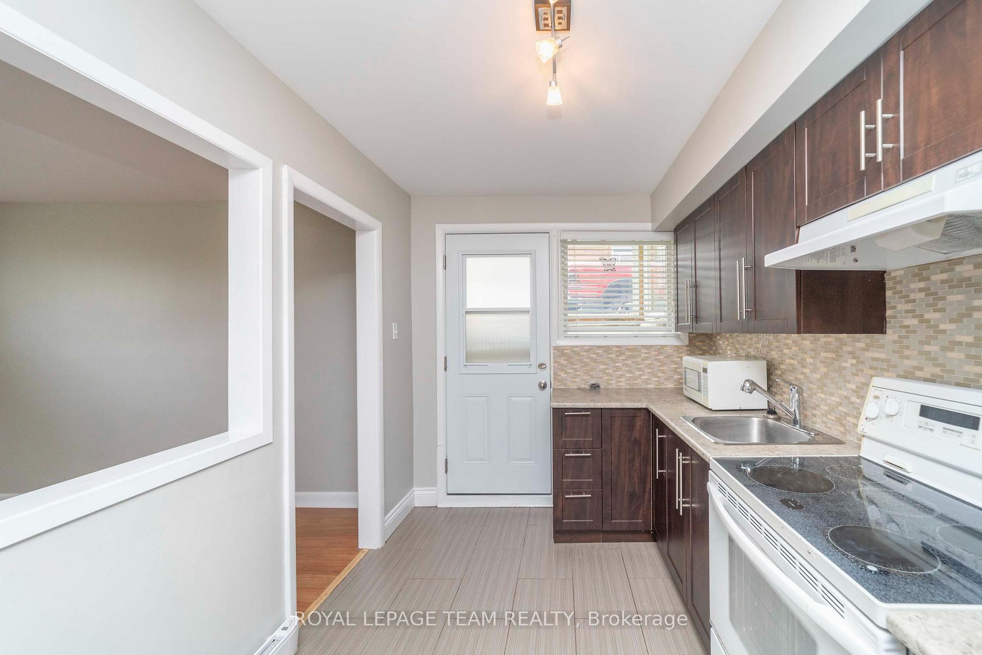 Photo 18 of 676 Borthwick Avenue, Ottawa, Castle Heights/Rideau High — HOMEH