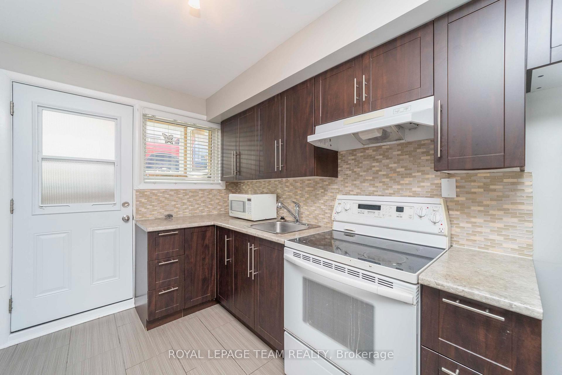 Photo 19 of 676 Borthwick Avenue, Ottawa, Castle Heights/Rideau High — HOMEH