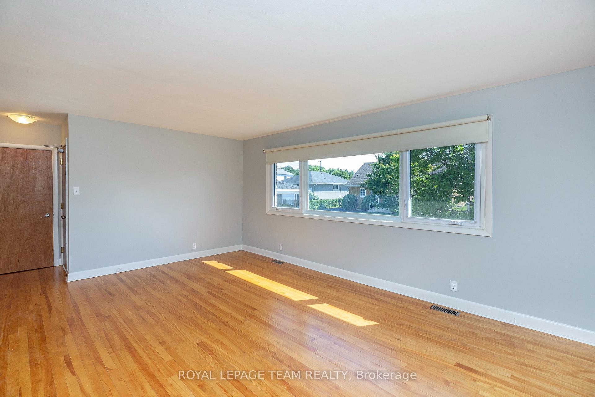 Photo 31 of 676 Borthwick Avenue, Ottawa, Castle Heights/Rideau High — HOMEH