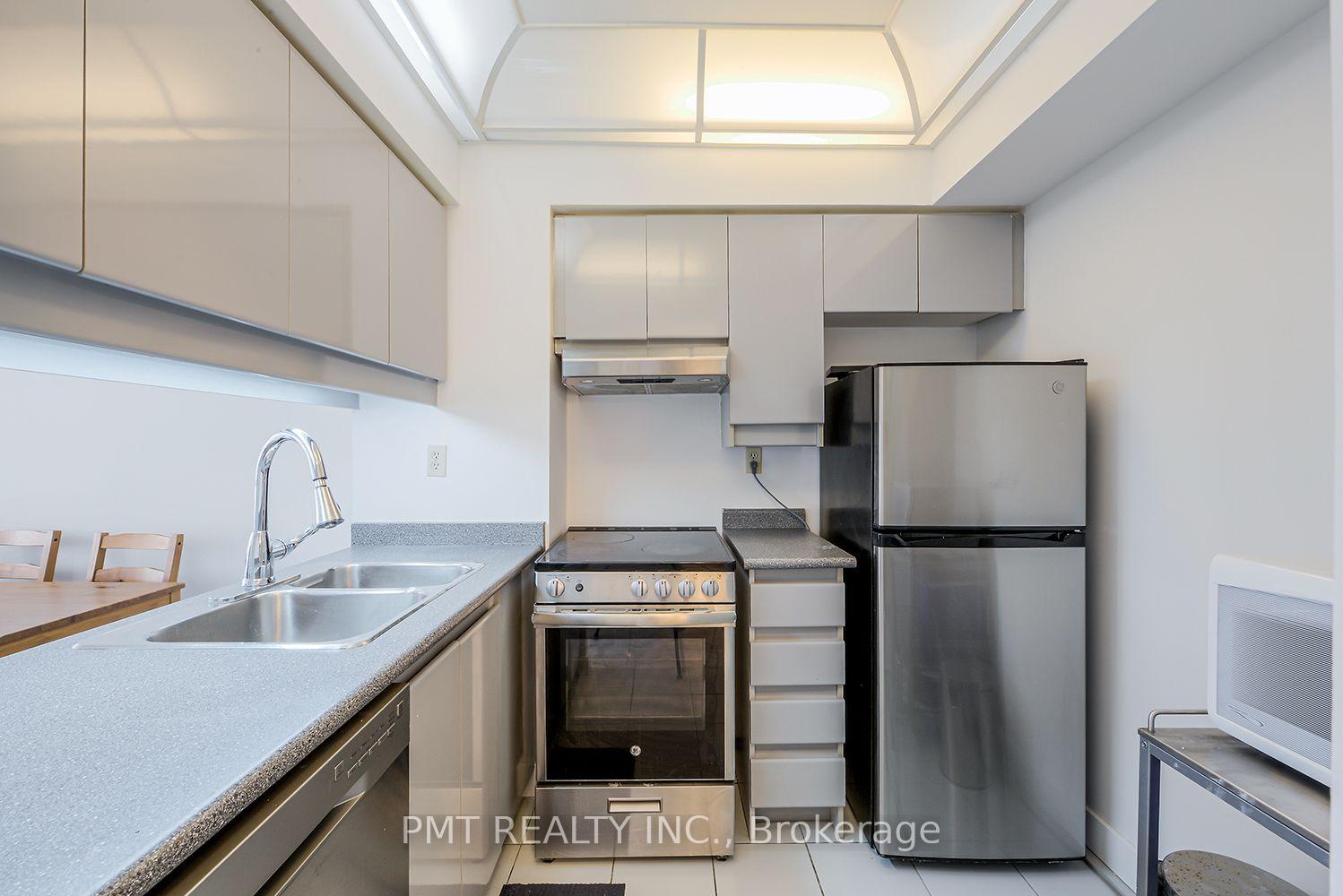 Photo 4 of Unit 1612, 736 Bay Street, Toronto, Bay Street Corridor — HOMEH