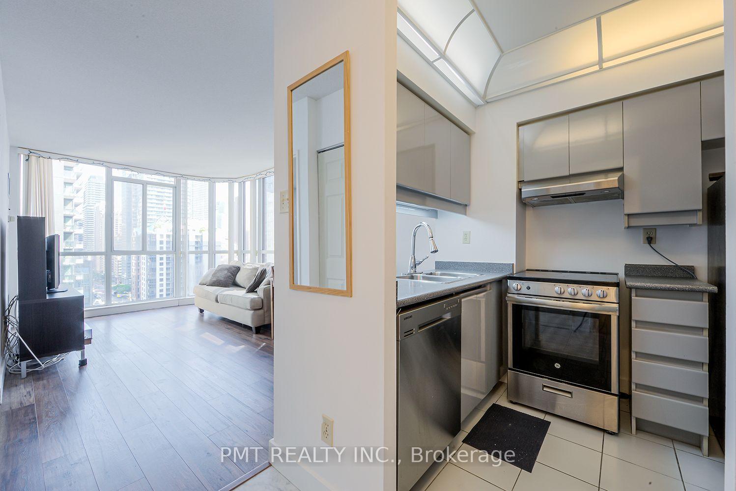 Photo 6 of Unit 1612, 736 Bay Street, Toronto, Bay Street Corridor — HOMEH