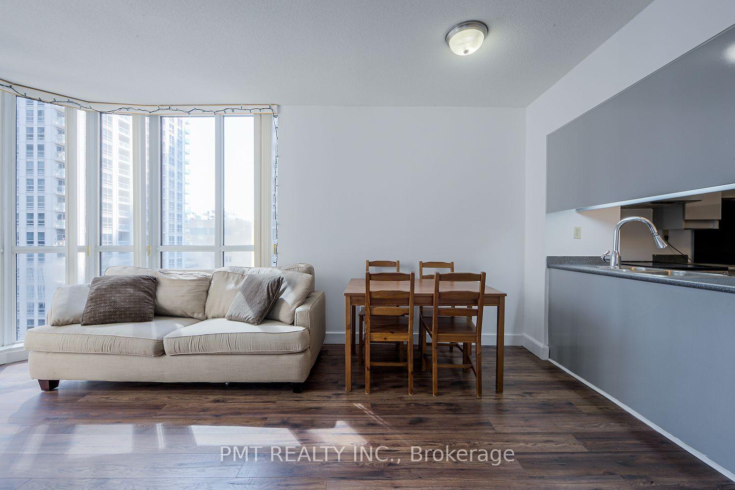 Photo 8 of Unit 1612, 736 Bay Street, Toronto, Bay Street Corridor — HOMEH