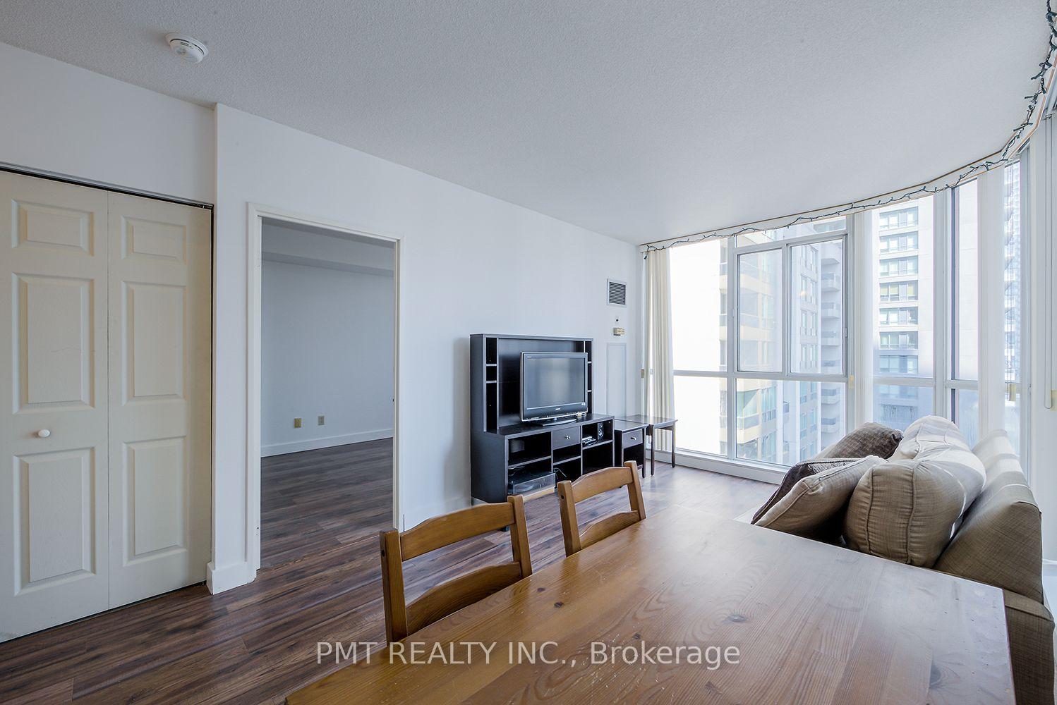 Photo 9 of Unit 1612, 736 Bay Street, Toronto, Bay Street Corridor — HOMEH